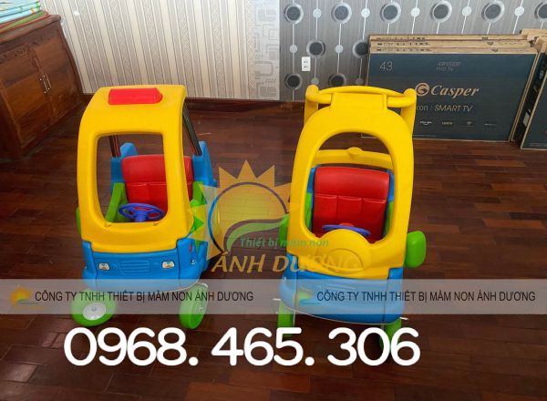 Xe chòi chân ô tô bốn bánh nhập khẩu dành cho trẻ em
